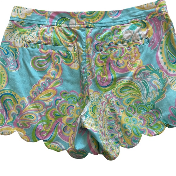 Lilly Pulitzer buttercup short, size 4, excellent condition. - Picture 2 of 4